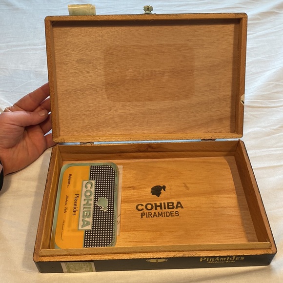 Wooden Cigar Box - Picture 5 of 7